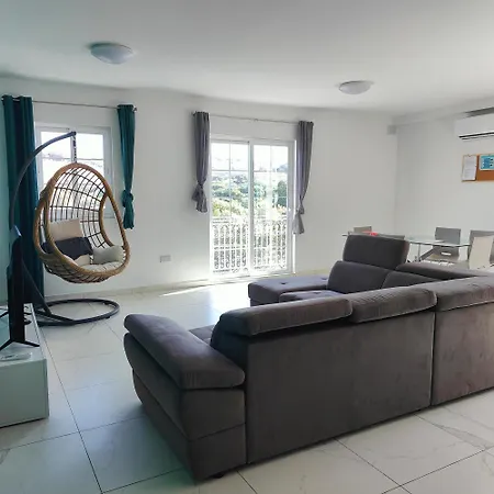 Marina View - Beautiful Seafront 2 Bedroom Close To Valletta Pietà