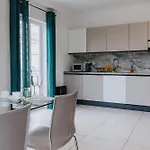 Marina View - Beautiful Seafront 2 Bedroom Close To Valletta