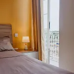Marina View - Beautiful Seafront 2 Bedroom Close To Valletta Tal-Pietà
