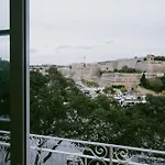 Marina View - Beautiful Seafront 2 Bedroom Close To Valletta
