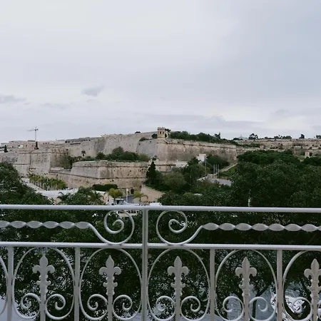 Apartament Marina View - Beautiful Seafront 2 Bedroom Close To Valletta *