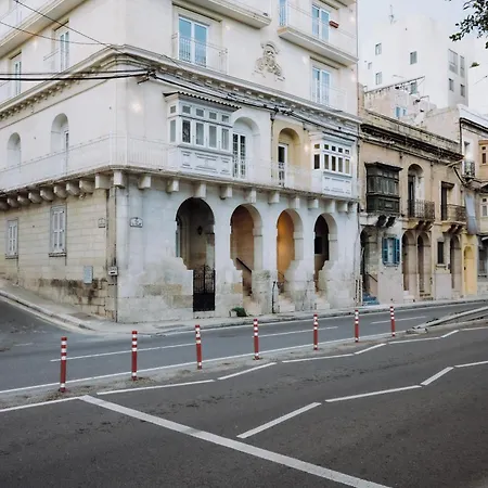 Apartment Marina View - Beautiful Seafront 2 Bedroom Close To Valletta *